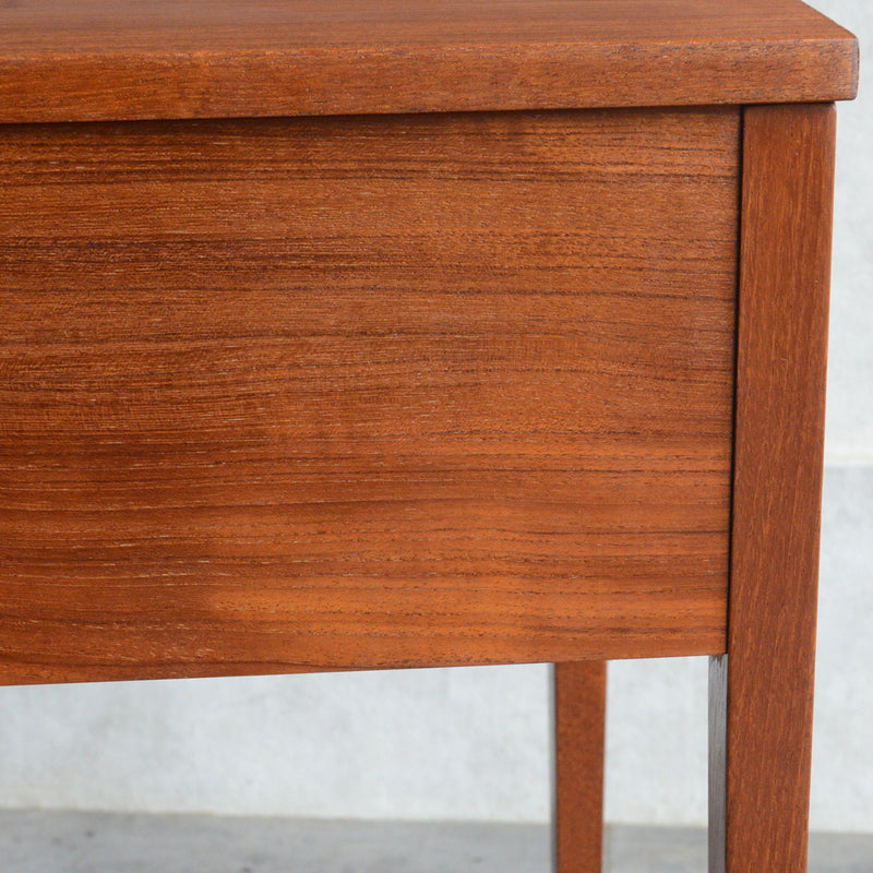 M様見学ご予約商品デンマークヴィンテージ チークソーイングテーブル　P-４