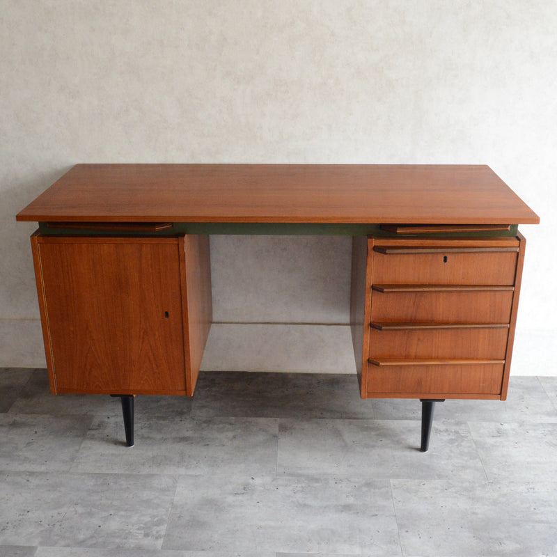 O様ご予約品　ミッドセンチュリー チークデスク24（鍵付）