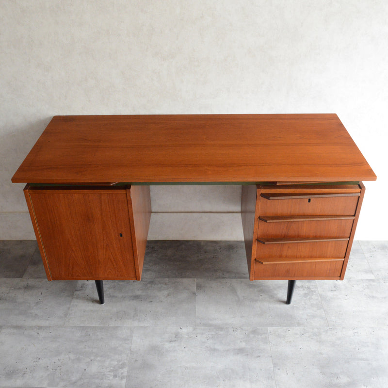 O様ご予約品　ミッドセンチュリー チークデスク24（鍵付）