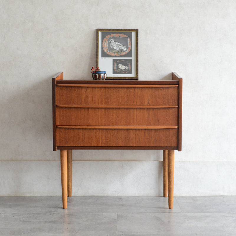 デンマーク ヴィンテージ  チーク ３段スモールチェスト 5-130