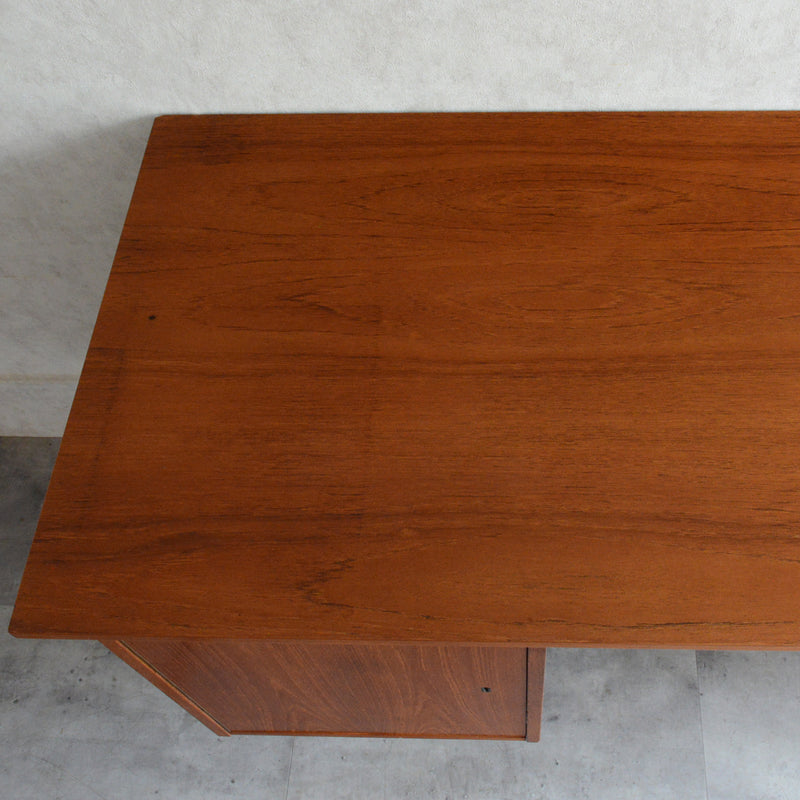 O様ご予約品　ミッドセンチュリー チークデスク24（鍵付）