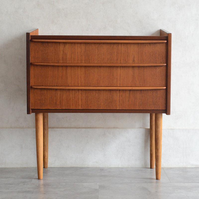 デンマーク ヴィンテージ  チーク ３段スモールチェスト 5-130