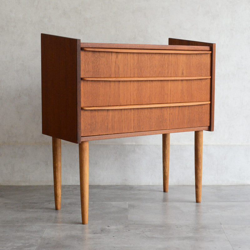 デンマーク ヴィンテージ  チーク ３段スモールチェスト 5-130