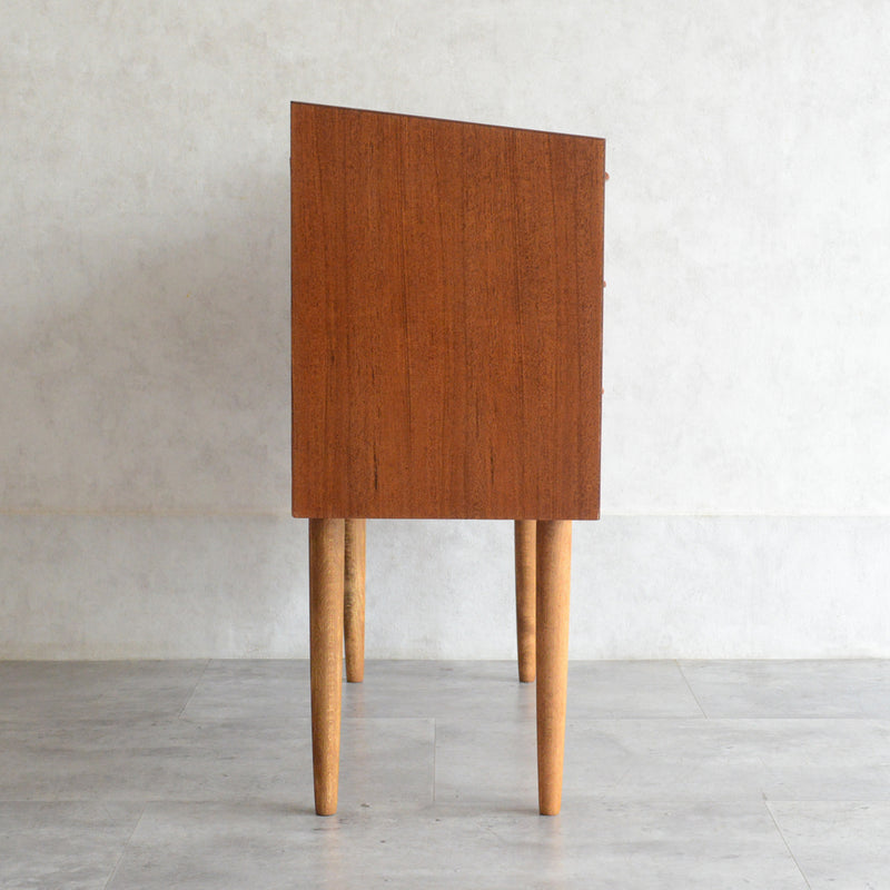 デンマーク ヴィンテージ  チーク ３段スモールチェスト 5-130