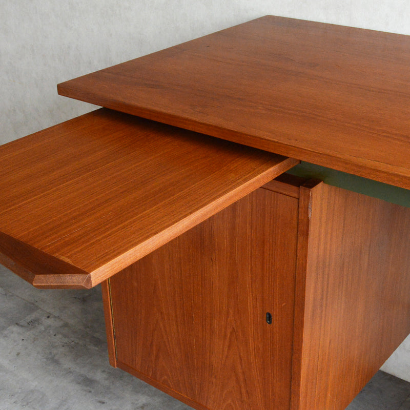 O様ご予約品　ミッドセンチュリー チークデスク24（鍵付）