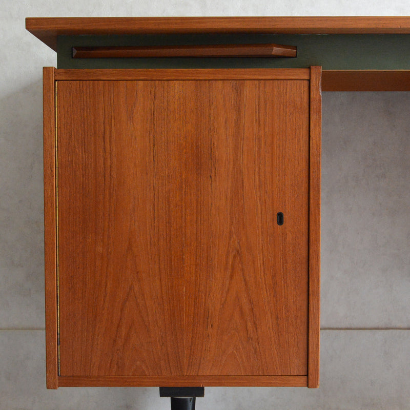 O様ご予約品　ミッドセンチュリー チークデスク24（鍵付）
