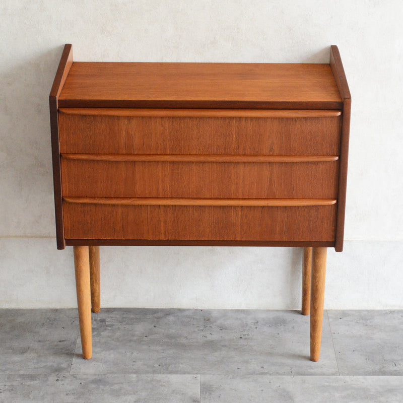 デンマーク ヴィンテージ  チーク ３段スモールチェスト 5-130