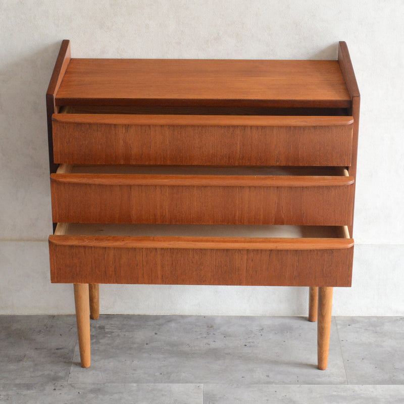 デンマーク ヴィンテージ  チーク ３段スモールチェスト 5-130