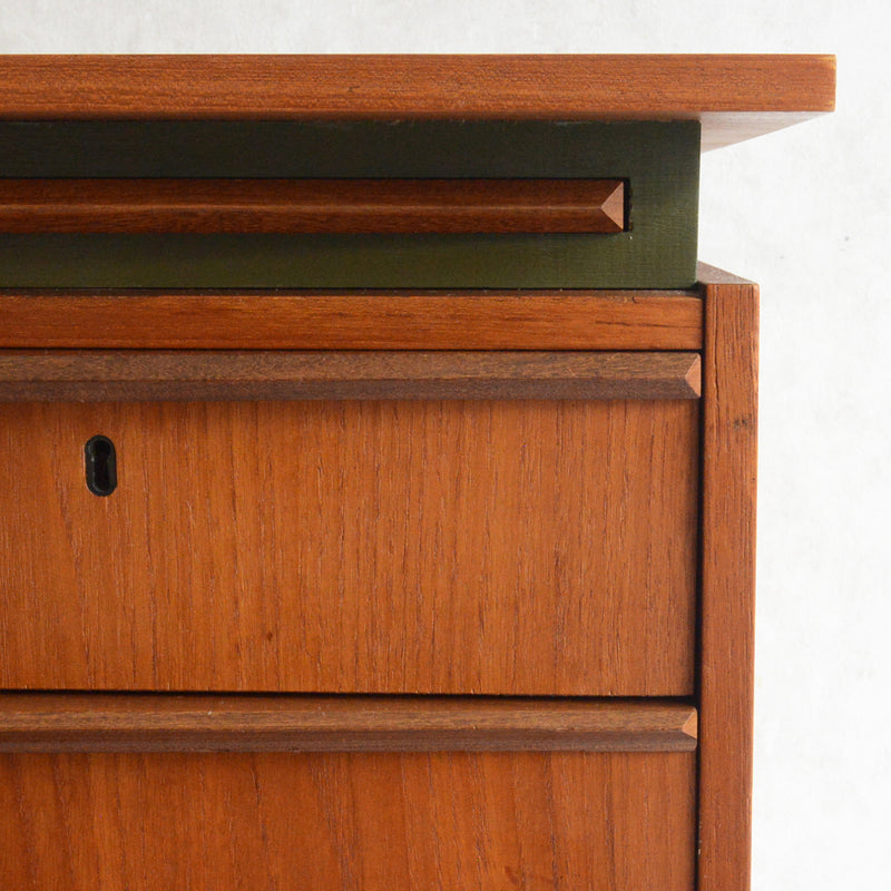 O様ご予約品　ミッドセンチュリー チークデスク24（鍵付）