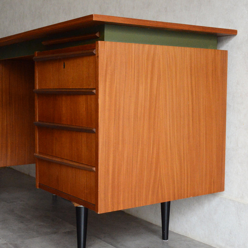 O様ご予約品　ミッドセンチュリー チークデスク24（鍵付）