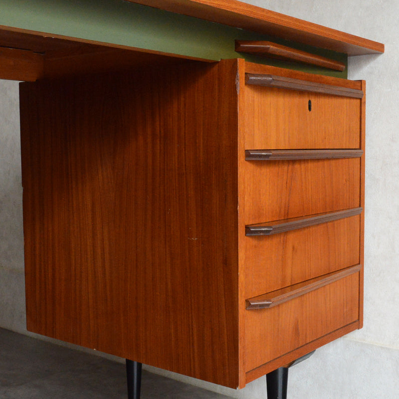 O様ご予約品　ミッドセンチュリー チークデスク24（鍵付）