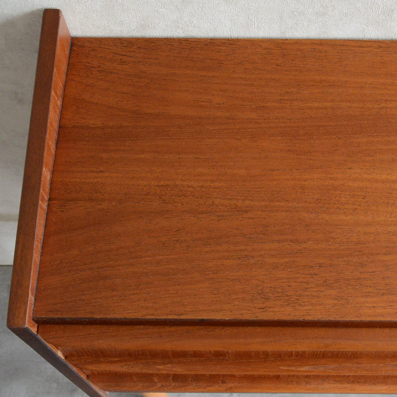 デンマーク ヴィンテージ  チーク ３段スモールチェスト 5-130