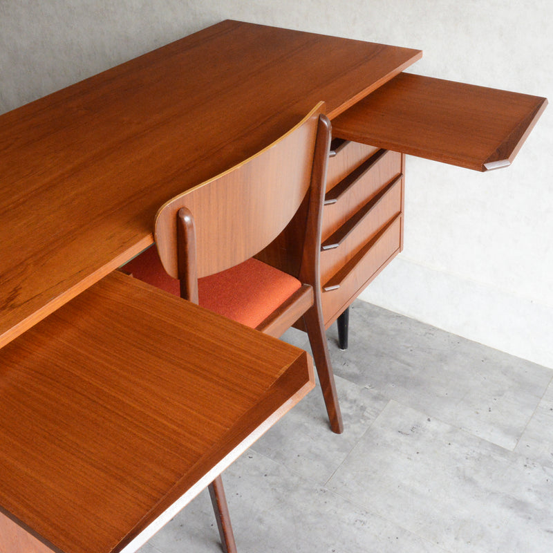 O様ご予約品　ミッドセンチュリー チークデスク24（鍵付）