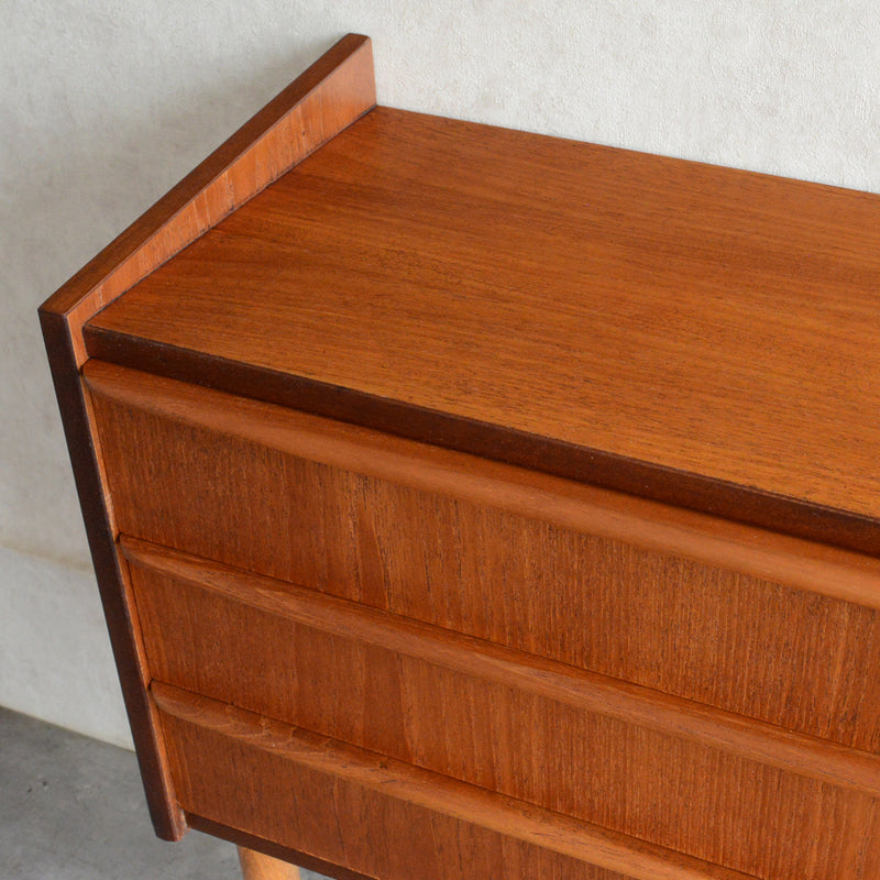 デンマーク ヴィンテージ  チーク ３段スモールチェスト 5-130