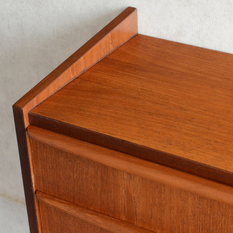 デンマーク ヴィンテージ  チーク ３段スモールチェスト 5-130
