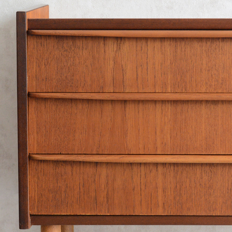 デンマーク ヴィンテージ  チーク ３段スモールチェスト 5-130