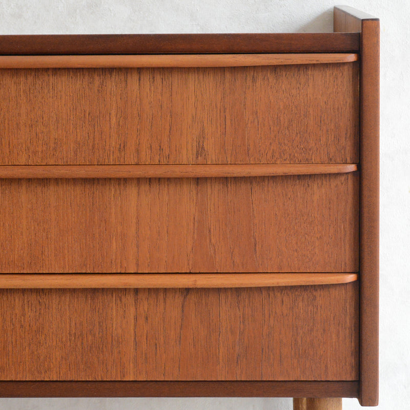 デンマーク ヴィンテージ  チーク ３段スモールチェスト 5-130