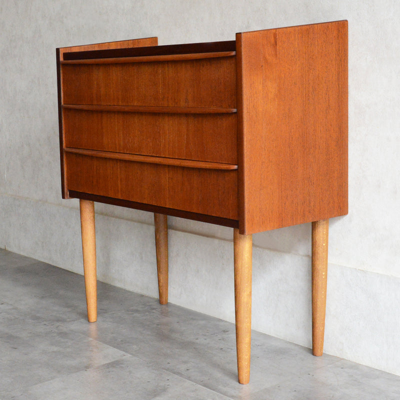 デンマーク ヴィンテージ  チーク ３段スモールチェスト 5-130