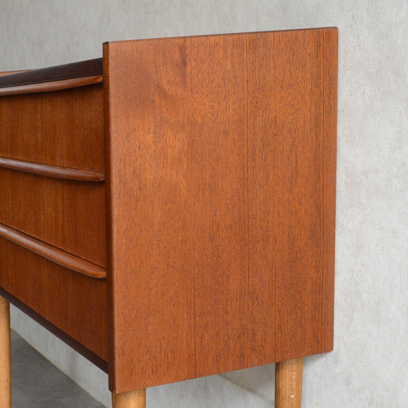 デンマーク ヴィンテージ  チーク ３段スモールチェスト 5-130