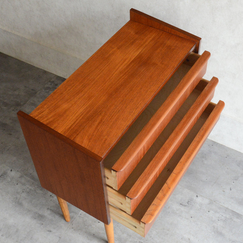 デンマーク ヴィンテージ  チーク ３段スモールチェスト 5-130