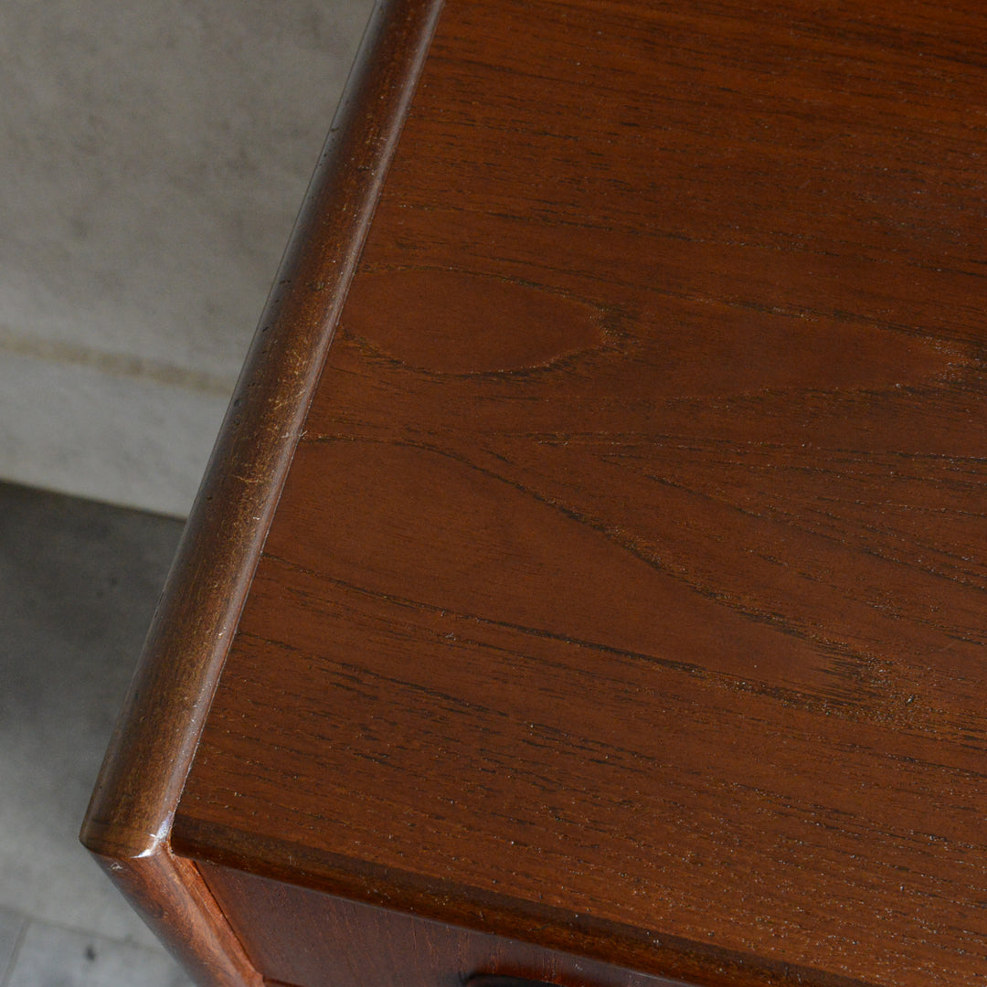 デンマーク ヴィンテージ  チーク３段チェスト8-22