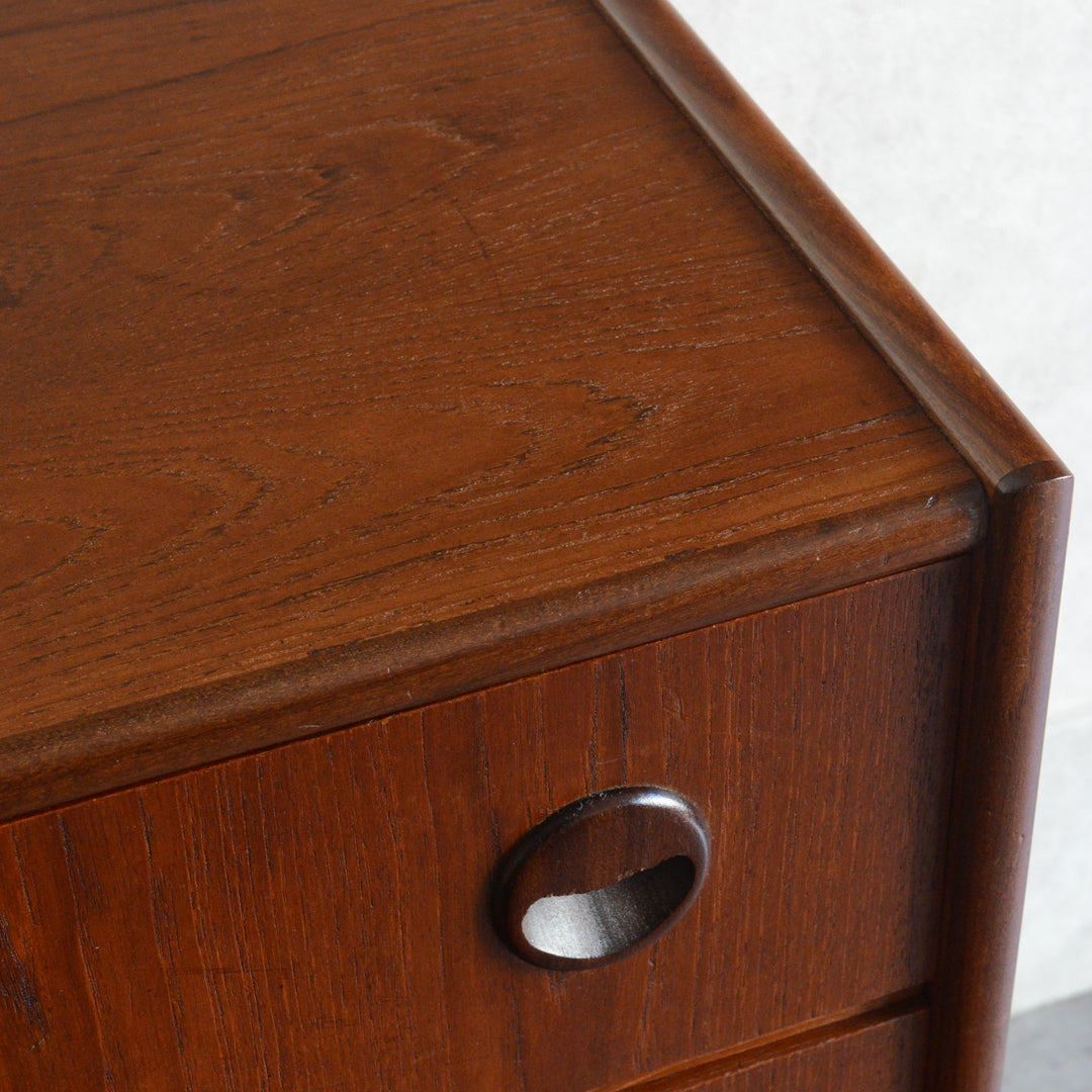 デンマーク ヴィンテージ  チーク３段チェスト8-22