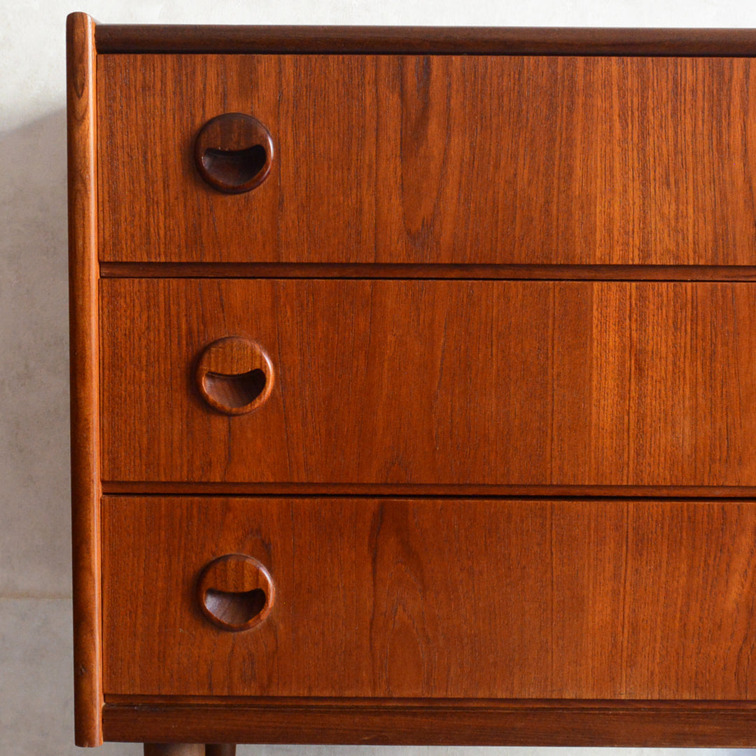 デンマーク ヴィンテージ  チーク３段チェスト8-22