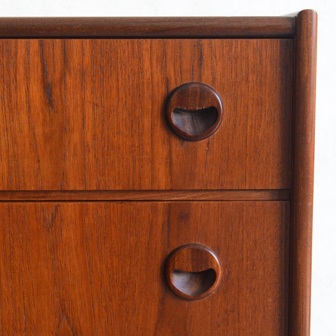 デンマーク ヴィンテージ  チーク３段チェスト8-22