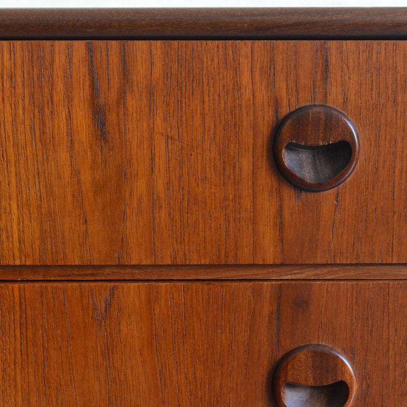 デンマーク ヴィンテージ  チーク３段チェスト8-22