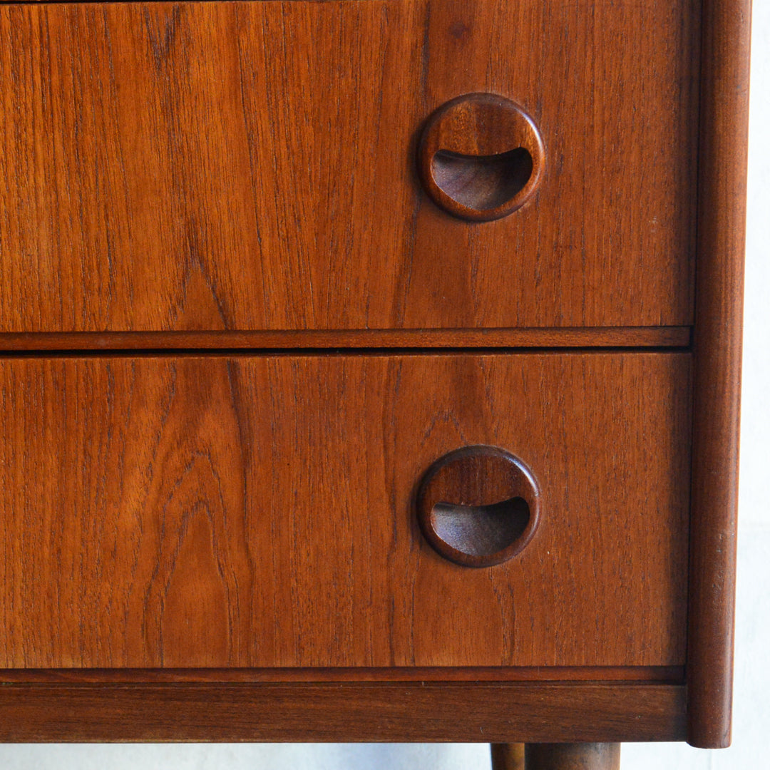 デンマーク ヴィンテージ  チーク３段チェスト8-22