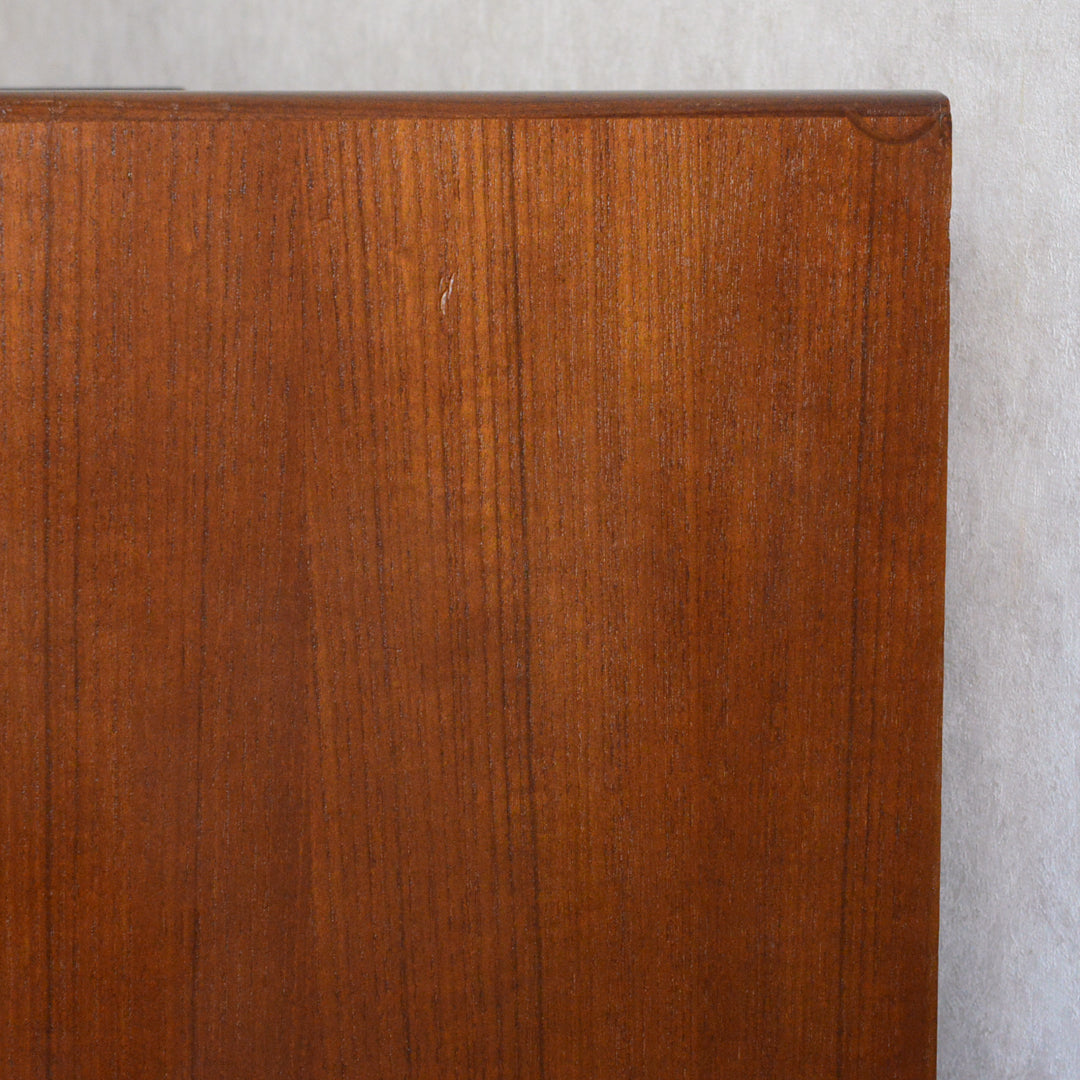 デンマーク ヴィンテージ  チーク３段チェスト8-22