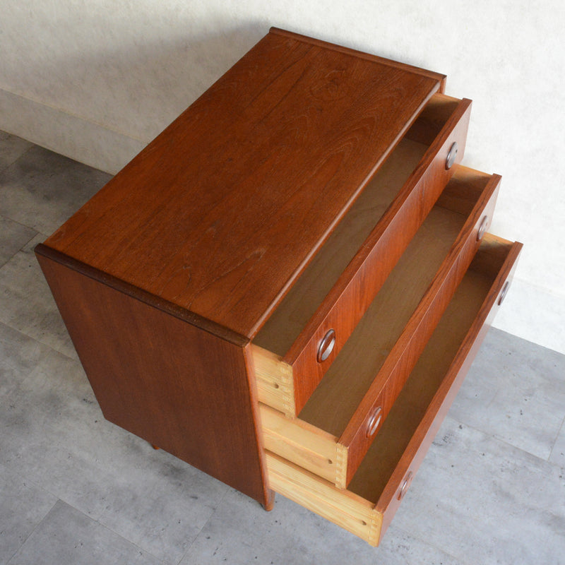 デンマーク ヴィンテージ  チーク３段チェスト8-22