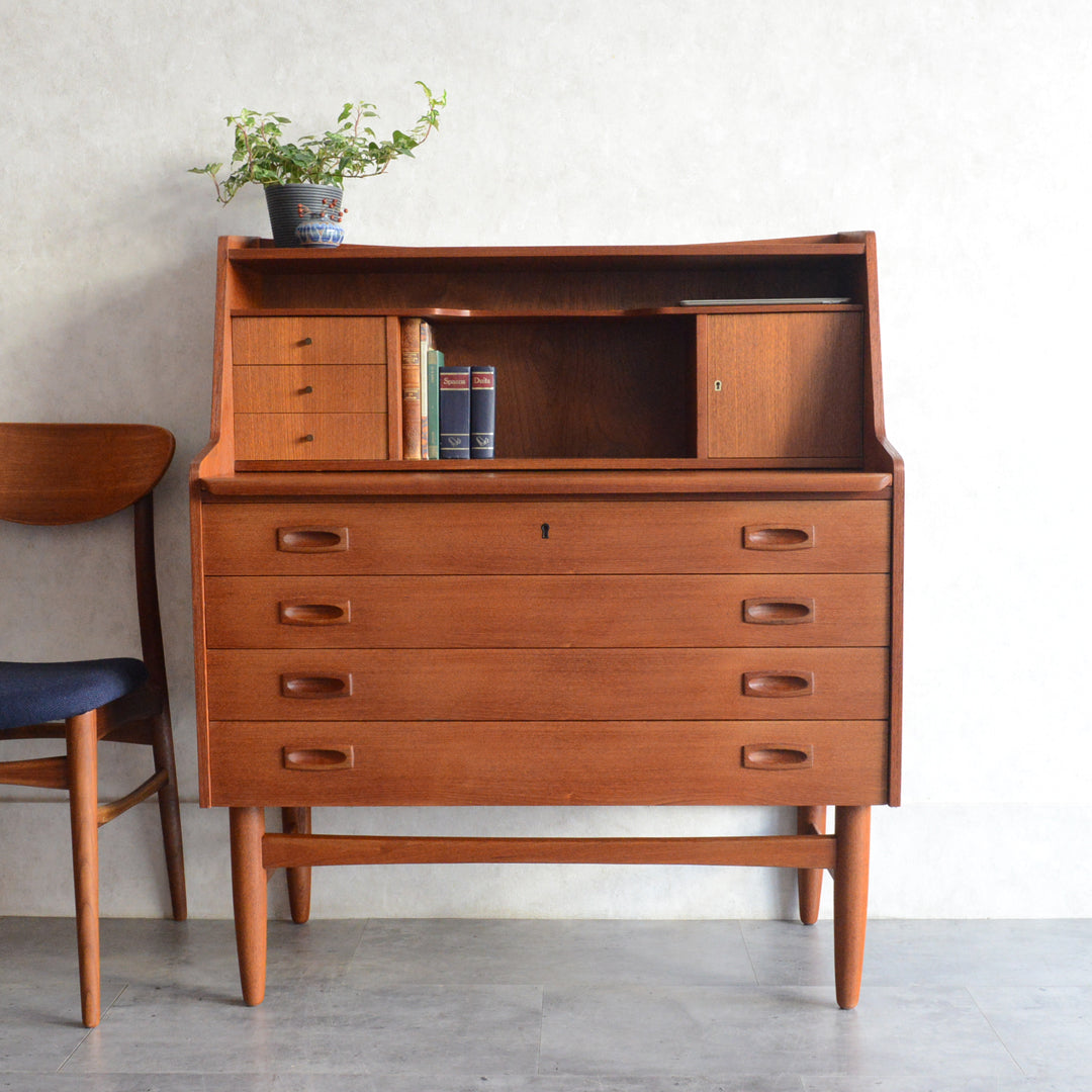 ロンドン　カムデン　EU発信　10cm無垢キャスター　ビンテージなテーブル ロンドン カムデン EU発信 10cm無垢キャスター ビンテージなテーブル