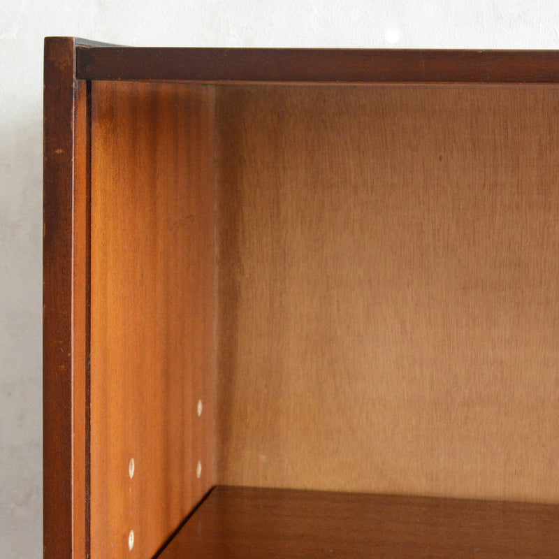 Remploy  レンプロイ　ガラスキャビネット67 (3段・天板剝離再塗装済）