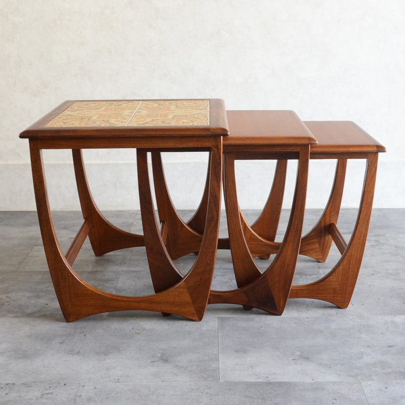 G-PLAN ジープラン タイルトップ ネストテーブル15（天板剝離再塗装済）