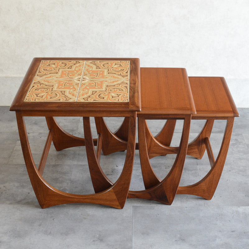 G-PLAN ジープラン タイルトップ ネストテーブル15（天板剝離再塗装済）