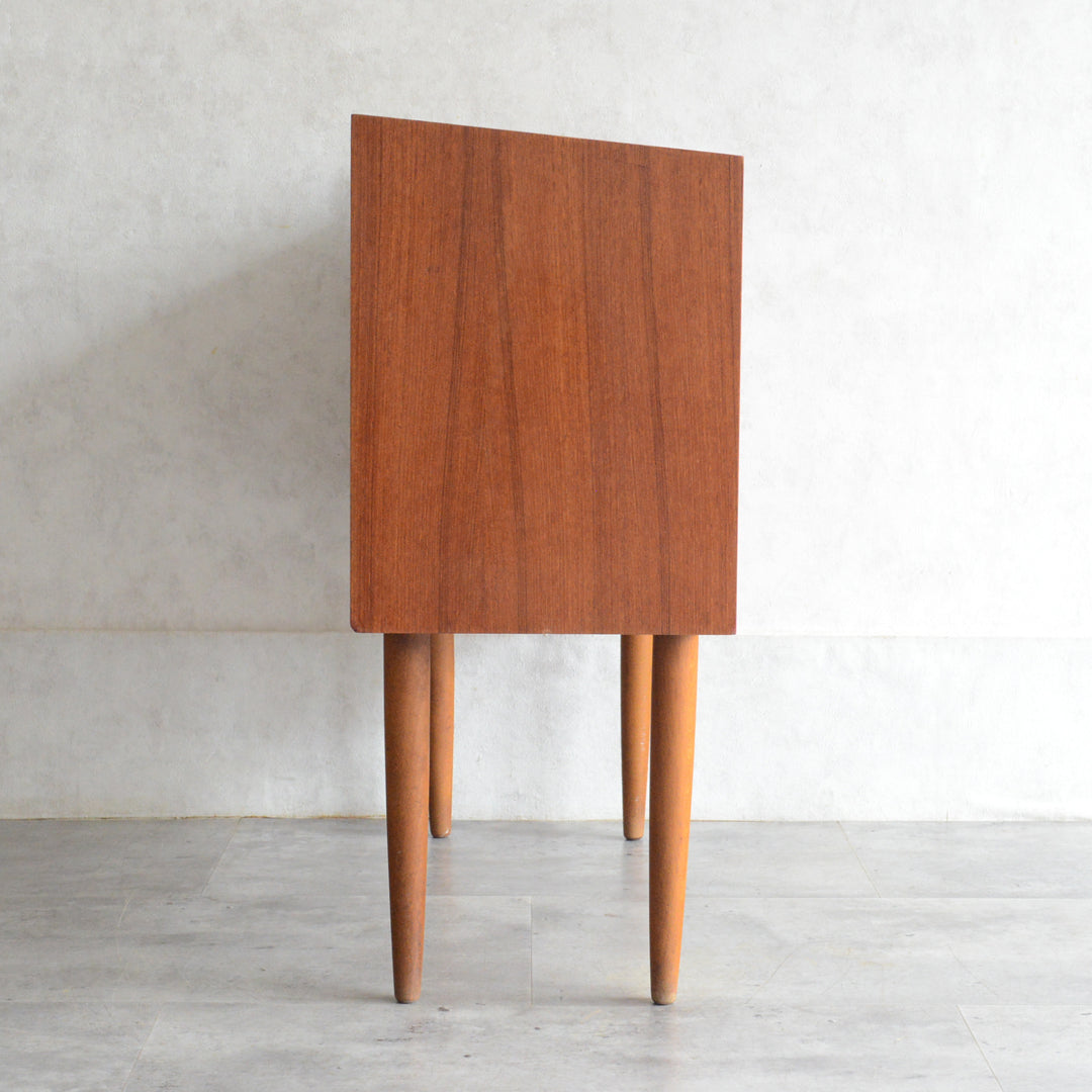 デンマーク ヴィンテージ  チーク３段スモールチェスト5-104