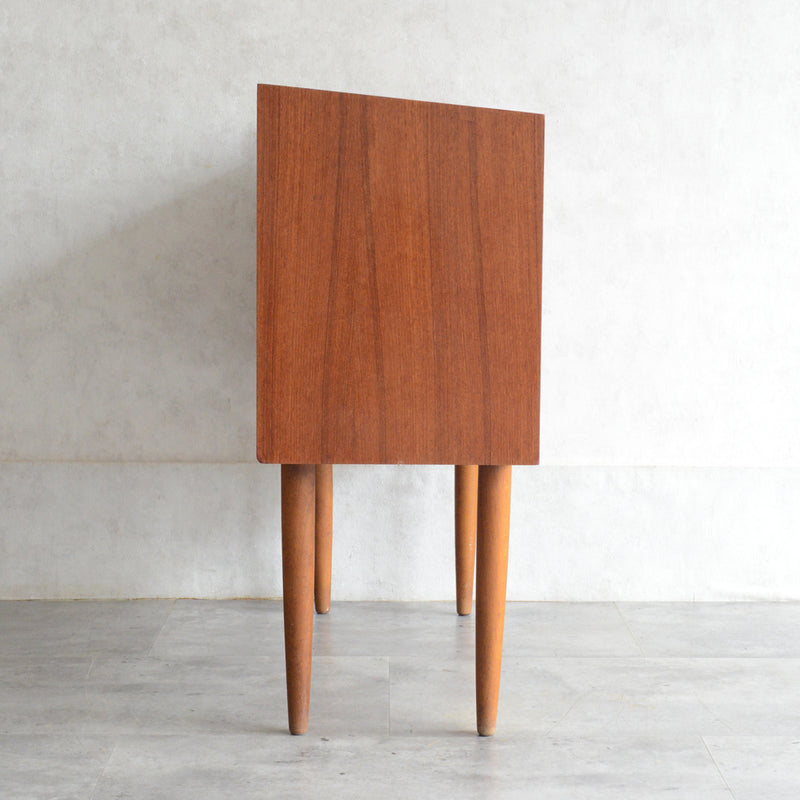 デンマーク ヴィンテージ  チーク３段スモールチェスト5-104