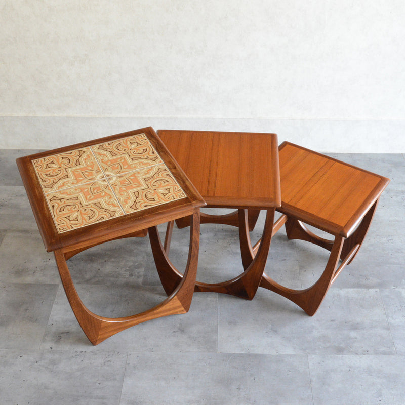 G-PLAN ジープラン タイルトップ ネストテーブル15（天板剝離再塗装済）