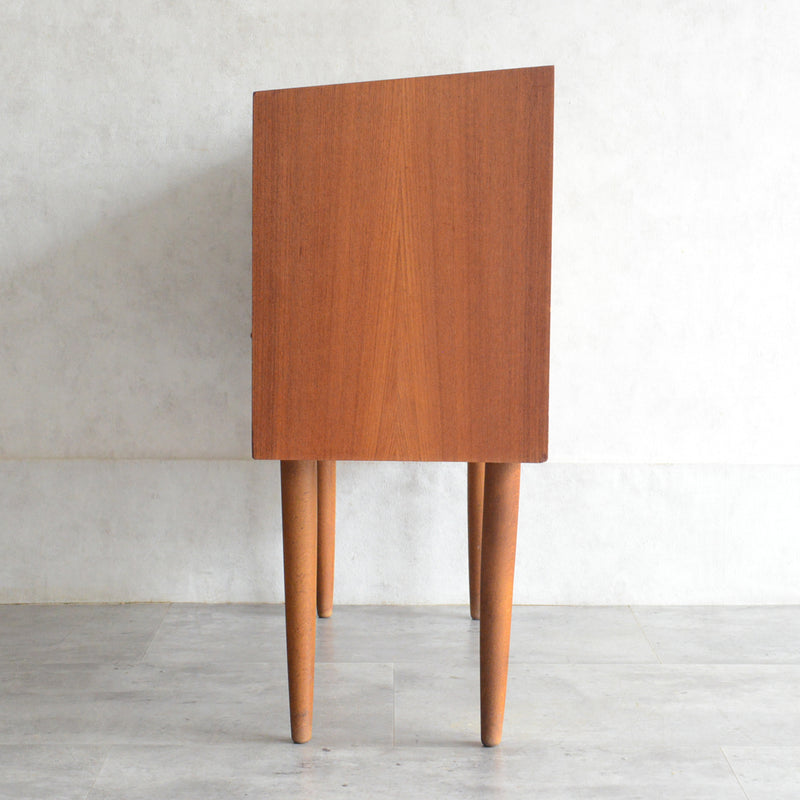 デンマーク ヴィンテージ  チーク３段スモールチェスト5-104