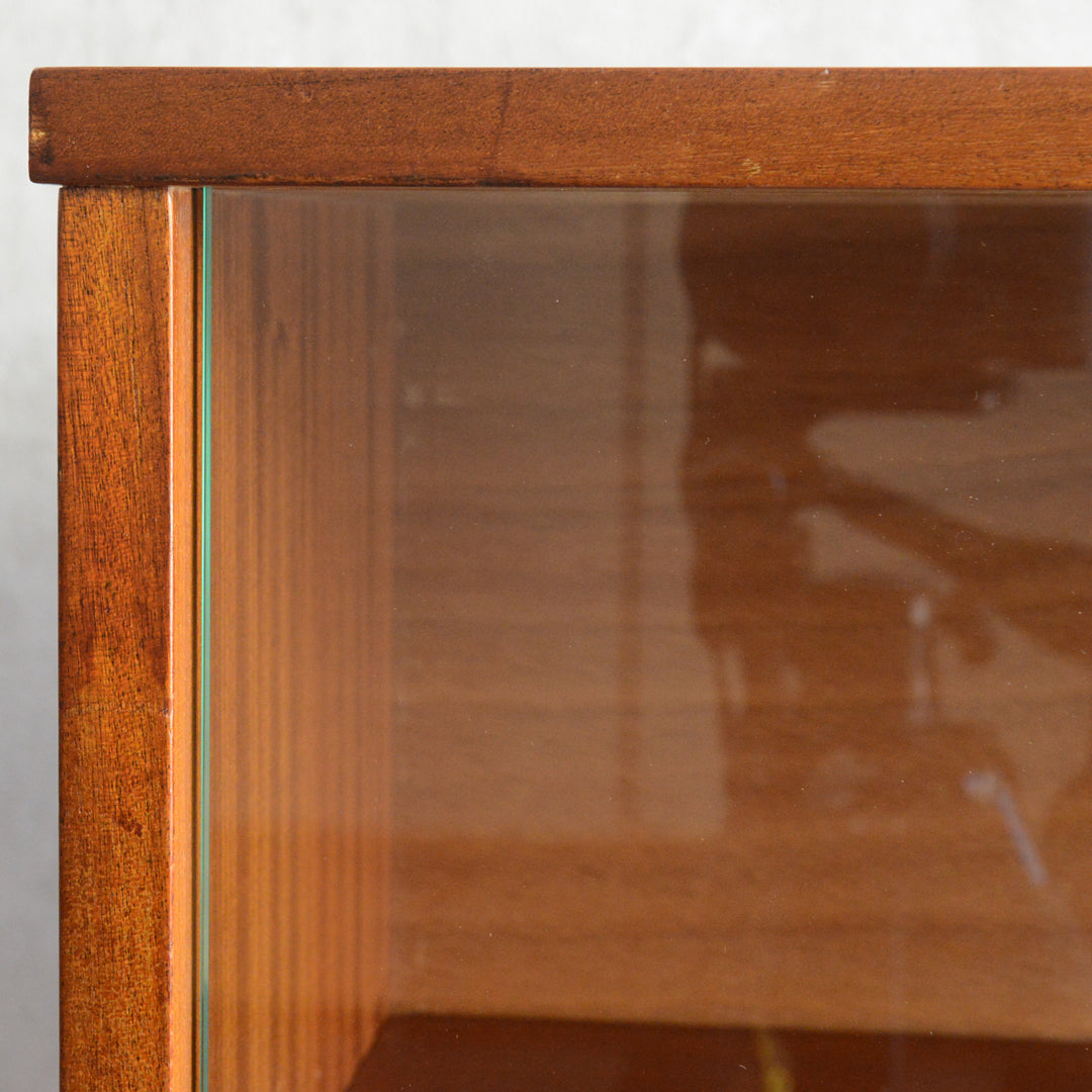 60s ヴィンテージ チーク ガラスキャビネット 62(3段/天板剥離再塗装済）