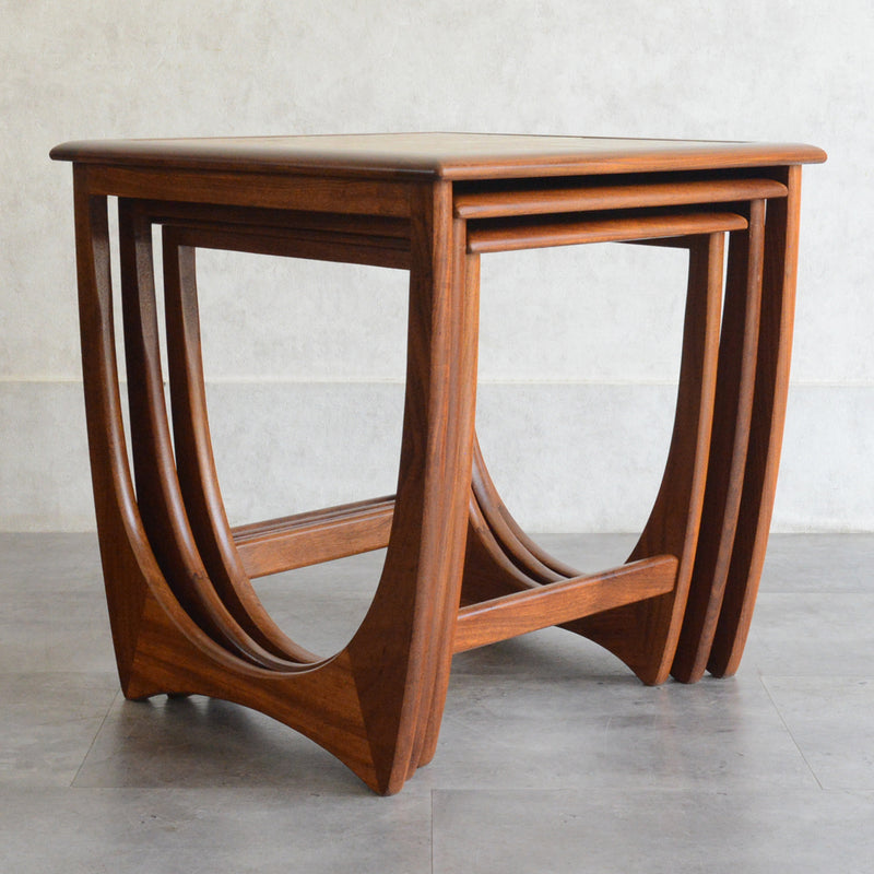 G-PLAN ジープラン タイルトップ ネストテーブル15（天板剝離再塗装済）