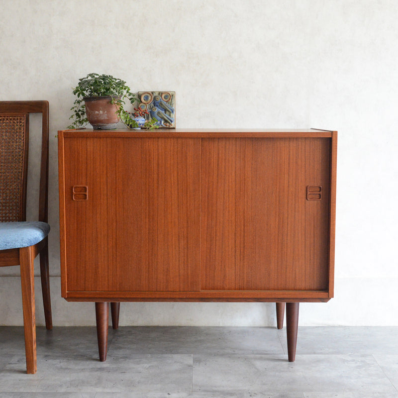 デンマークヴィンテージ  チークキャビネット P-13