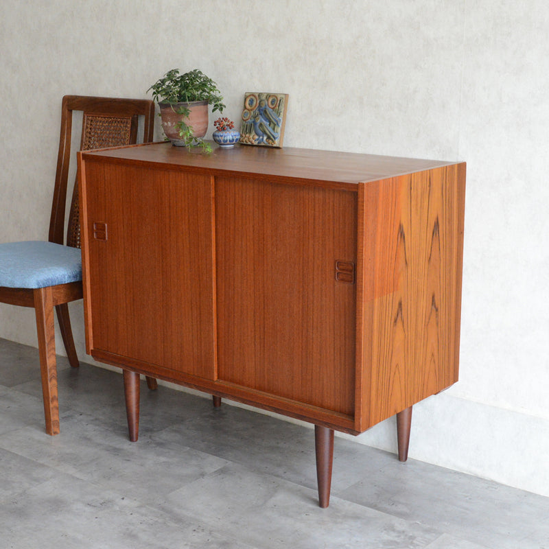 デンマークヴィンテージ  チークキャビネット P-13