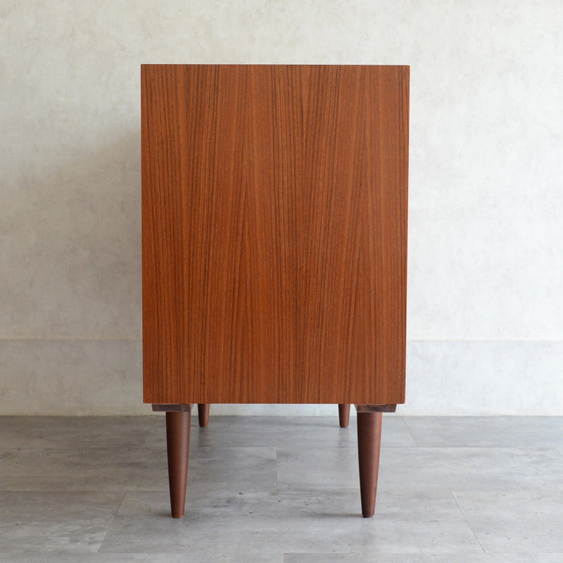 デンマークヴィンテージ  チークキャビネット P-13