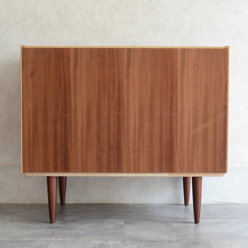 デンマークヴィンテージ  チークキャビネット P-13