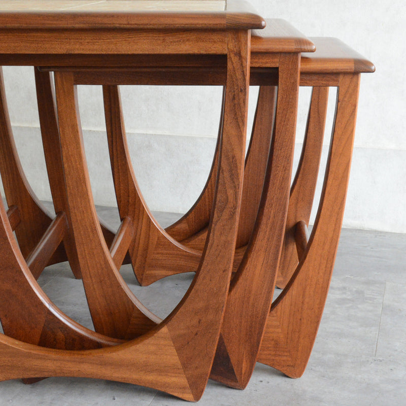 G-PLAN ジープラン タイルトップ ネストテーブル15（天板剝離再塗装済）