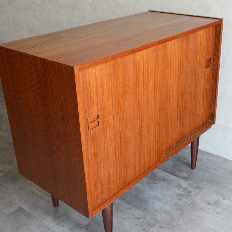 デンマークヴィンテージ  チークキャビネット P-13