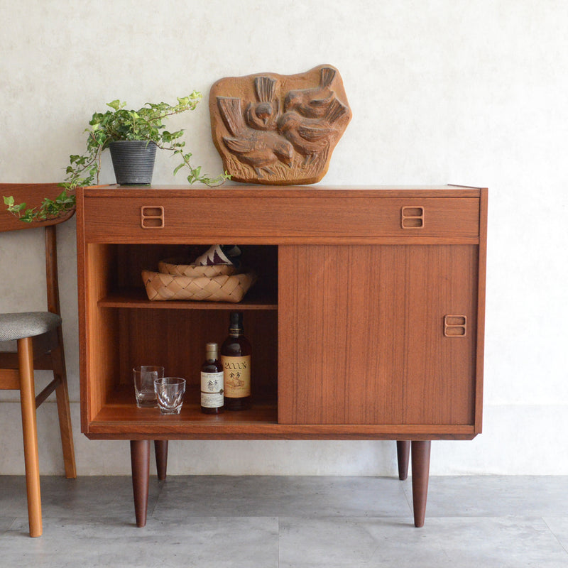 デンマークヴィンテージ 　抽斗付チークキャビネット  P-14