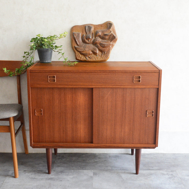 デンマークヴィンテージ 　抽斗付チークキャビネット  P-14